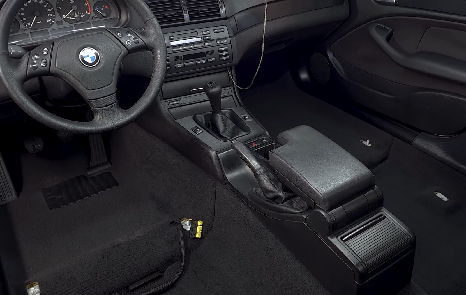 Vue d'ensemble de l'habitacle BMW E46 après detailing complet
